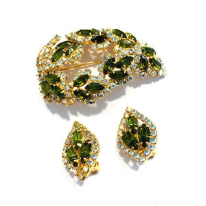Vintage Mid Century Goldtone & Green Rhinestone Set Brooch & Clip On Earrings